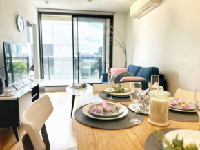 RS703 - West Melbourne Aparment with Balcony #Free Parking